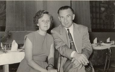 gradnparents_lg.gif (89196 bytes)